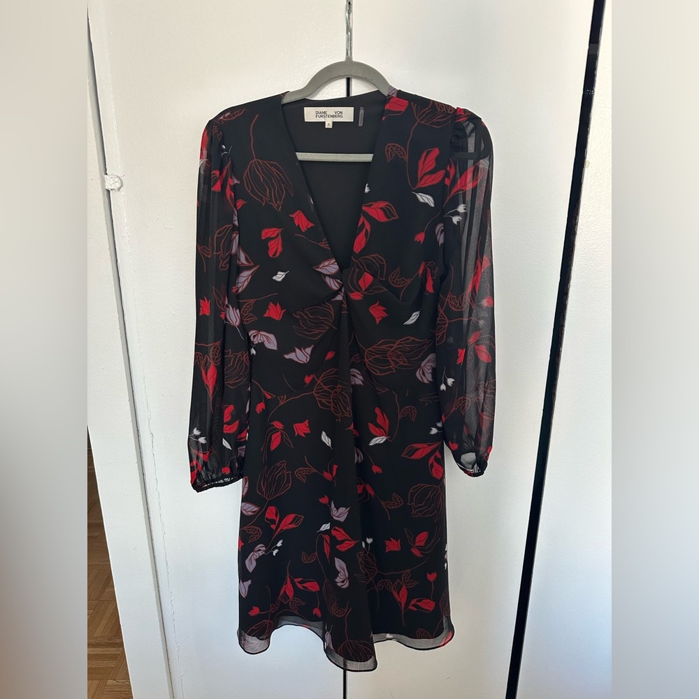 Diane Von furstenberg Black and Red Floral mini dress size 6
